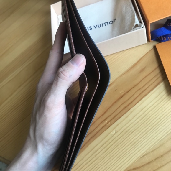 Mens Louis Vuitton Wallet - Picture 4 of 8